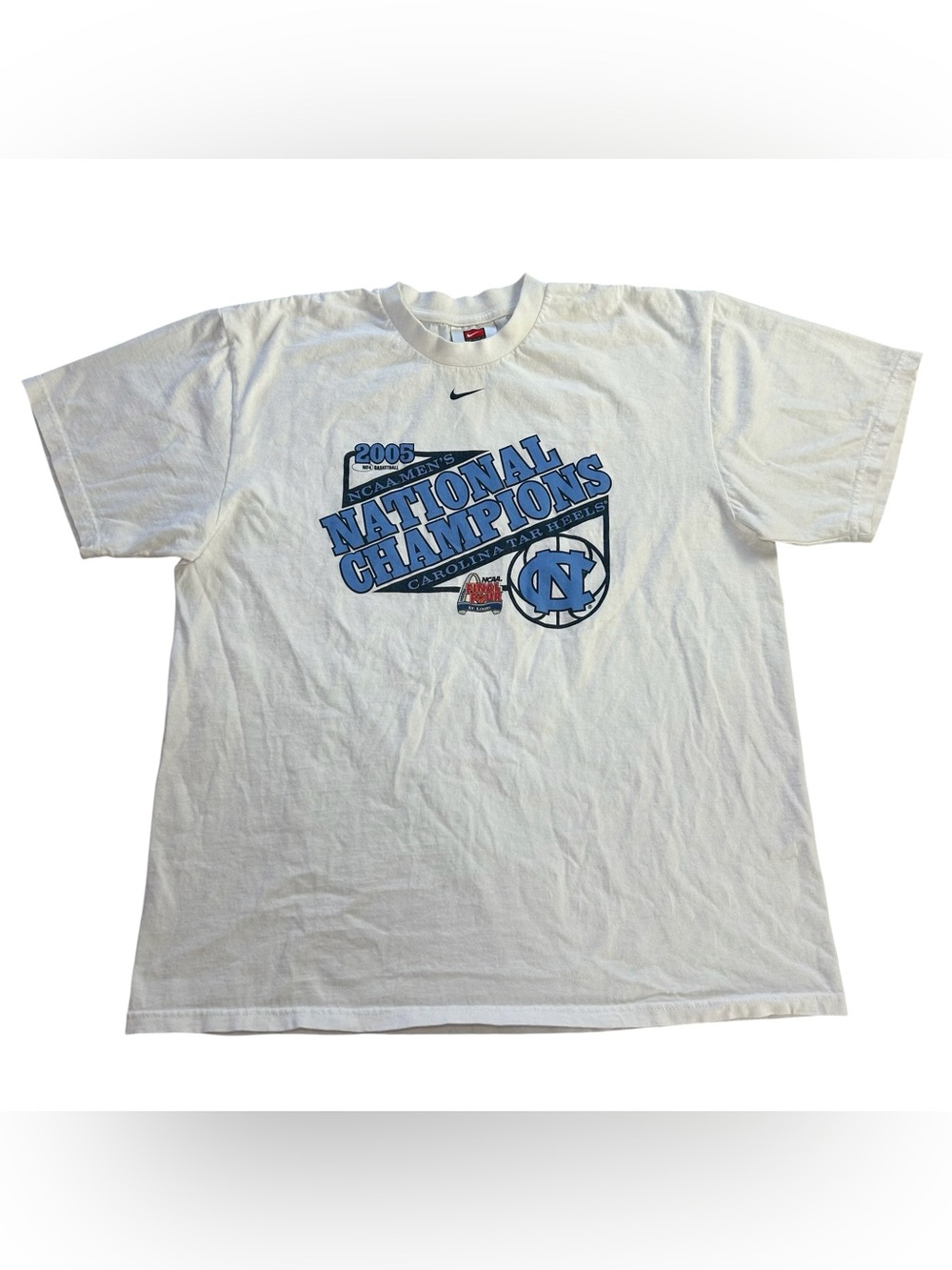 VTG Nike 2005 UNC Tar Heels Basketball Men National Champs Center Swoosh Shirt M